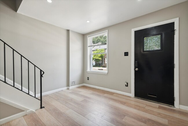 Building Photo - 5846 Morton St