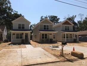 Building Photo - 36 Larchmont Ave