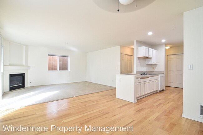 Foto del edificio - 2 br, 1 bath House - 16410 36th Ave W #D104