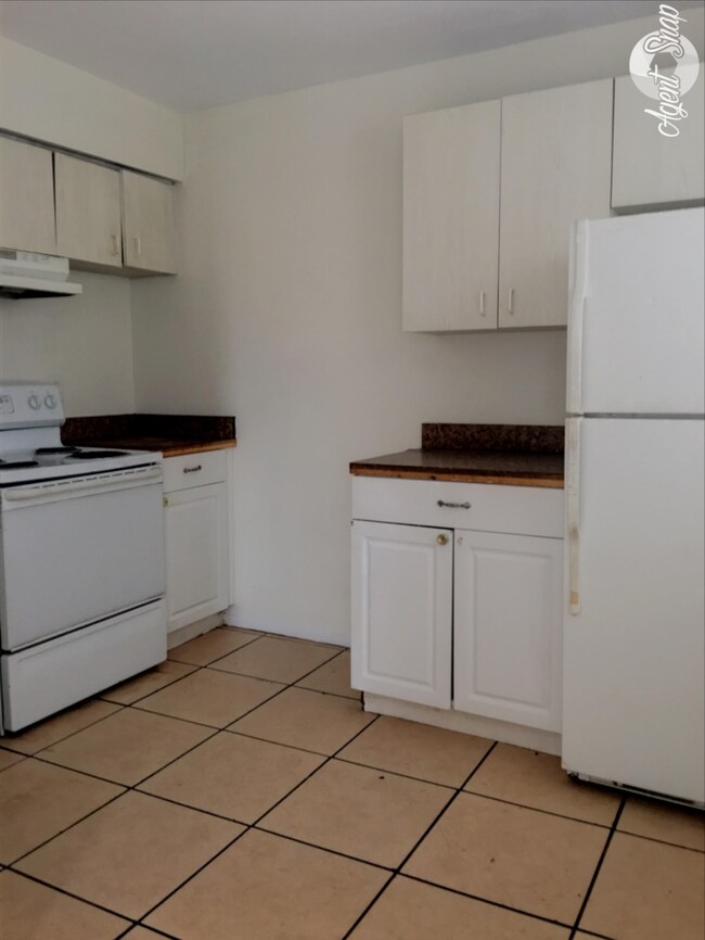Building Photo - 2525 Royal Palm Ave