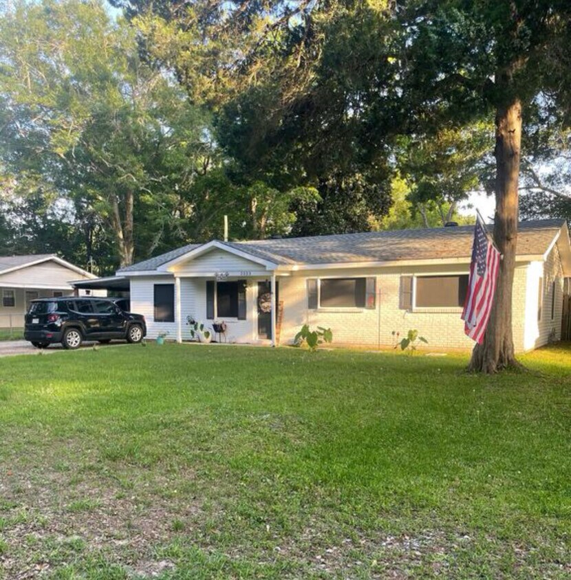 Primary Photo - 2523 Club House Rd