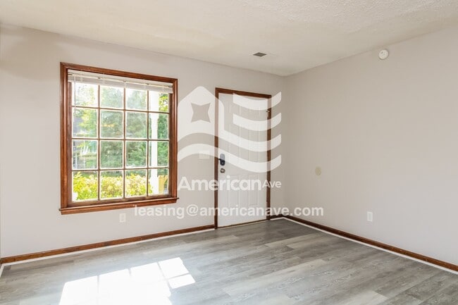 Building Photo - 217 Chadford Rd