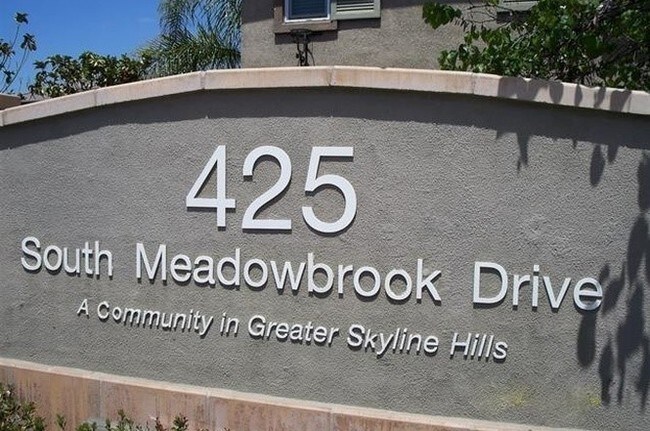 Building Photo - Two Story 3 Bedroom Condo in Gated Community!