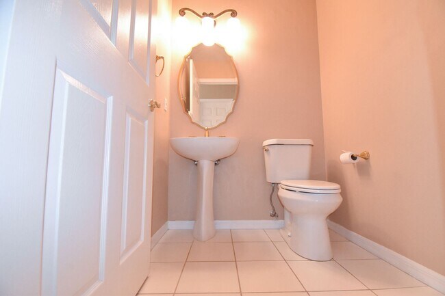 Building Photo - 4 br, 2.5 bath House - 1188 Brampton Place