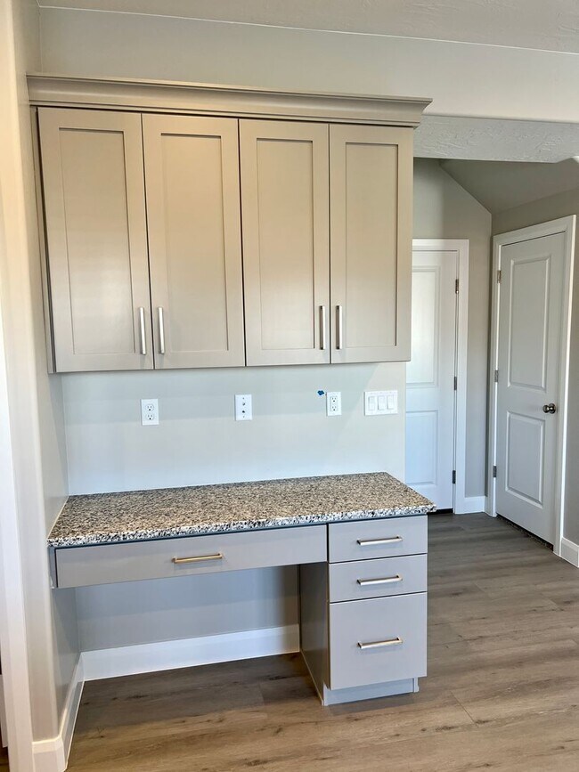 Foto del edificio - Beautiful 3 bedroom, 2.5 bathroom townhome!!