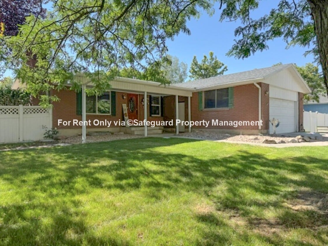 Spacious West Jordan Home on Large Corner Lot - Spacious West Jordan Home on Large Corner Lot