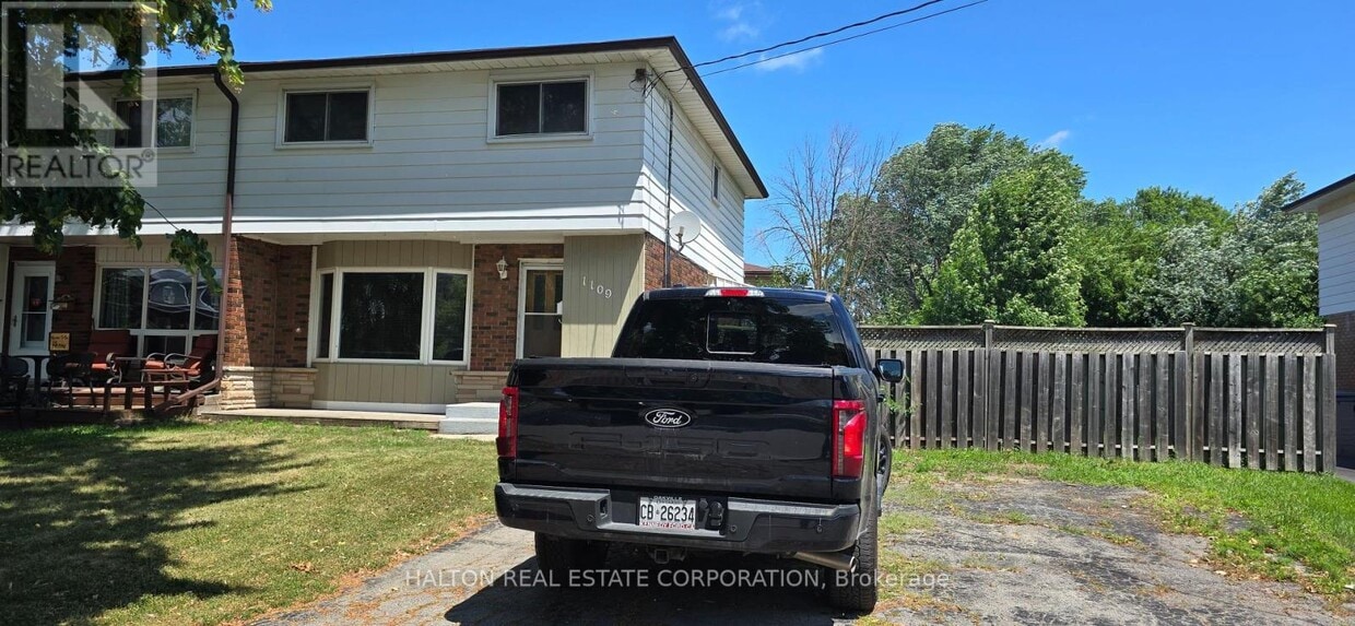 Photo principale - 1109 Highland St