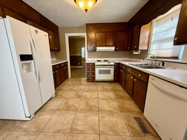 Building Photo - 602 W McKinney Ave