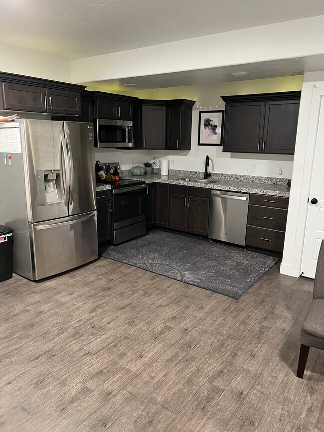 Kitchen - 4600 E Golden Autumn Vw