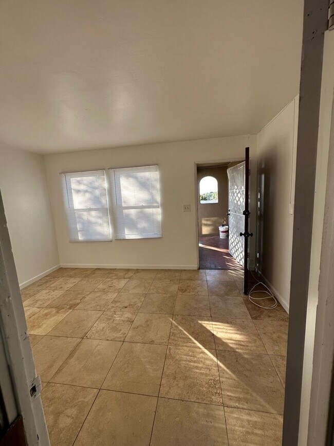 Foto del edificio - 6719-21 Wunderlin Ave