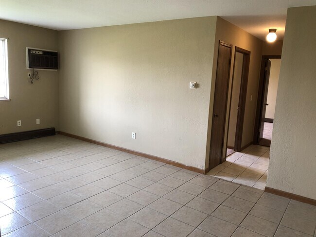 Building Photo - 1048 Abbey Ct
