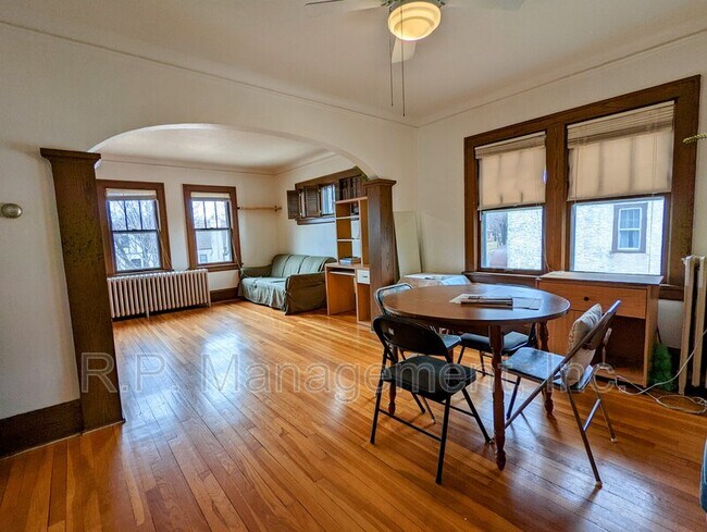 Building Photo - 2104 Hartford Ave