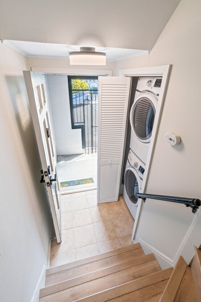 Foto del edificio - Cute, Comfortable and Convenient Apartment...