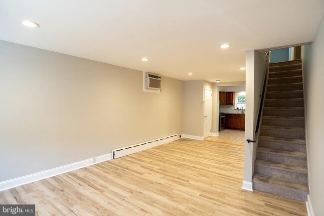 Building Photo - 939 Mountain St