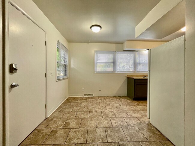 Foto del edificio - Curwood Avenue SE - 4218-4220