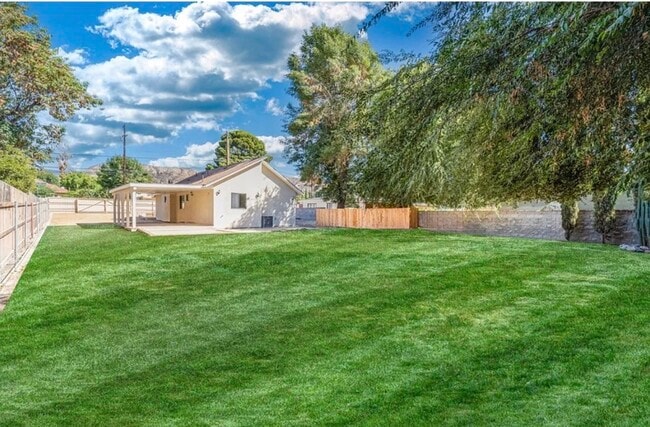 Foto del edificio - 10824 Foothill Blvd