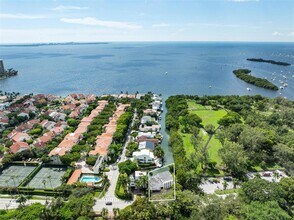 Building Photo - 2120 S Bayshore Dr