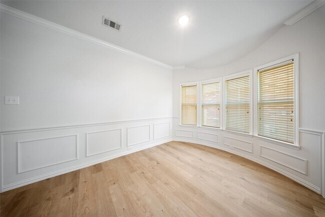 Foto del edificio - 6000 Meadowglen Dr