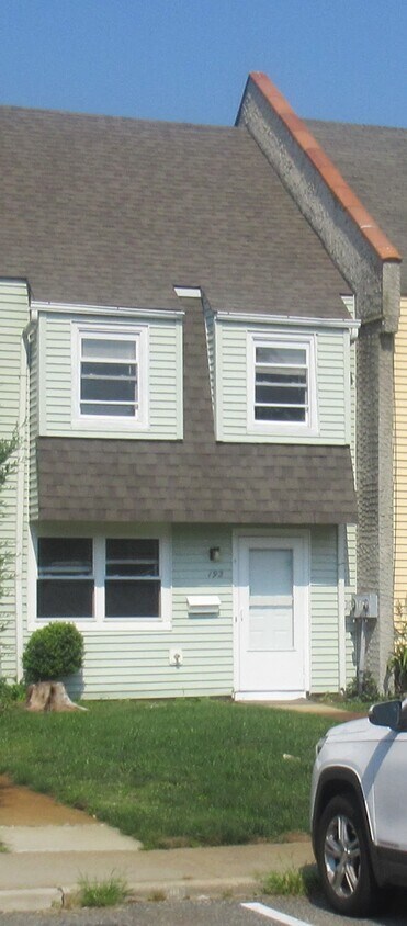 Primary Photo - 192 Greenwood Loop Rd