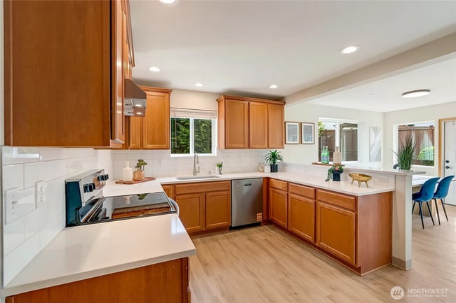 Foto del edificio - Beautifully Updated 3-Bedroom Townhome with Garage in Prime Lynnwood Location