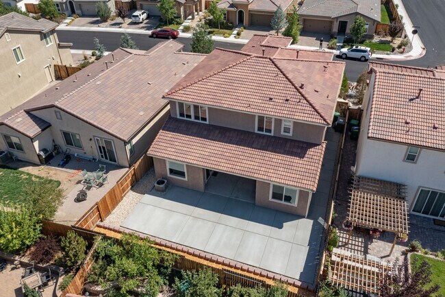 Foto del edificio - 5 bed 3.5 bath 3210 sf home in South Meadows