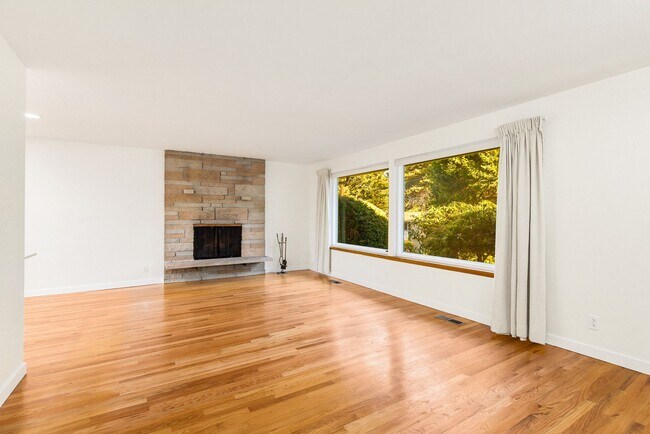 Building Photo - 14841 Densmore Ave N