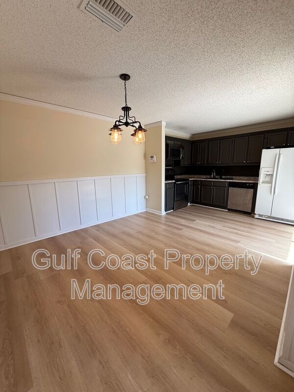 Foto del edificio - 5249 Cedarbend Dr