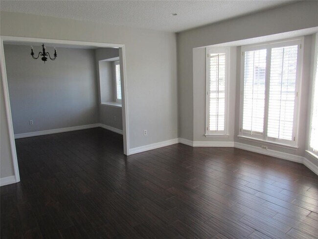 Foto del edificio - 3208 Yost Blvd