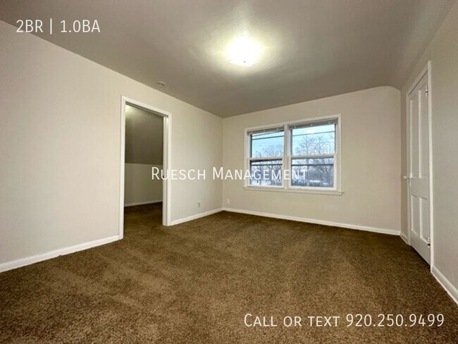 Building Photo - Cozy upper 2 Bedroom 1 Bath Duplex-Availab...