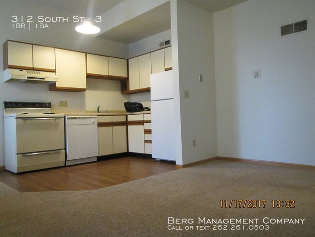 Building Photo - One Bedroom - One Bath Townhouse Style