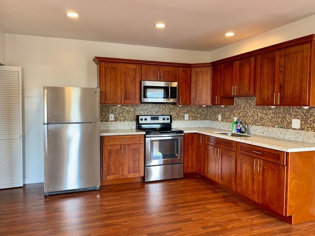 Lam, Clyde or Patcharee - Lam, Clyde or Patcharee Apartment