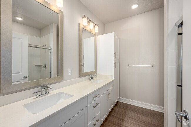 3 habitaciones, 2,5 baños - 2139 pies cuadrados - Baño principal - Lake Tavares Townhomes