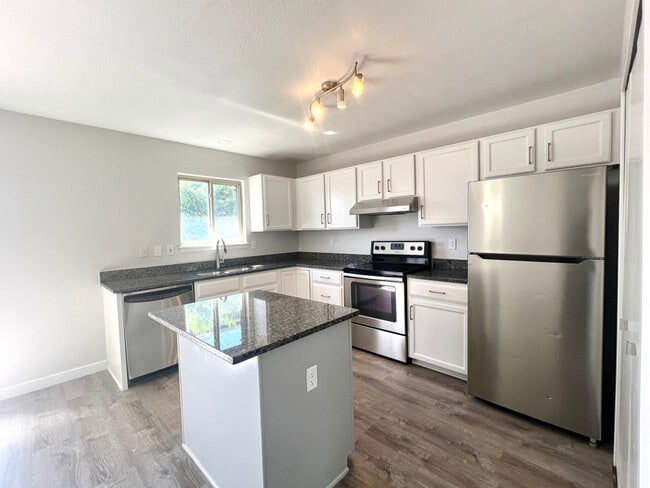 Building Photo - 3903 Smoke Tree Dr