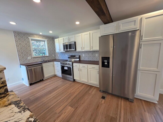 Foto del edificio - Fully Updated 3-bedroom, 2-bathroom house for rent in North Allegheny School District!