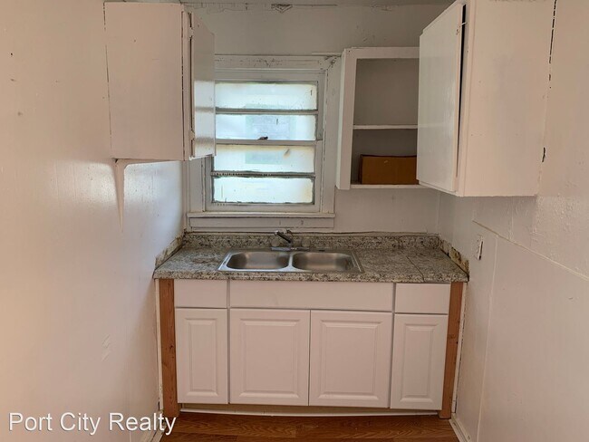 Building Photo - 2 br, 1 bath House - 4114 Miles St.