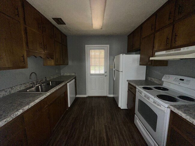 Foto del edificio - Downstairs unit near TMH w/ NO CARPET!!!