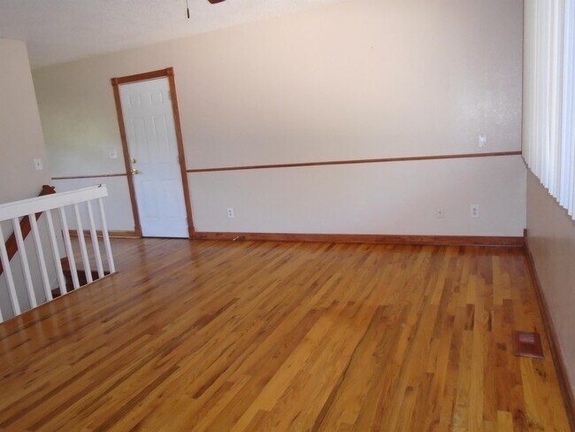 Foto del edificio - 912 Foothills Ct