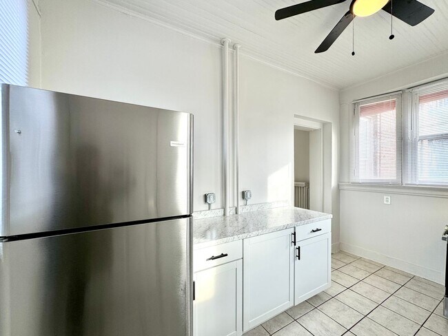 Foto del edificio - 301 W McMillan St