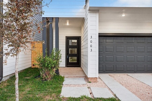 Building Photo - 3003 Delano St