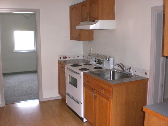 Building Photo - 711 E Princeton Ave
