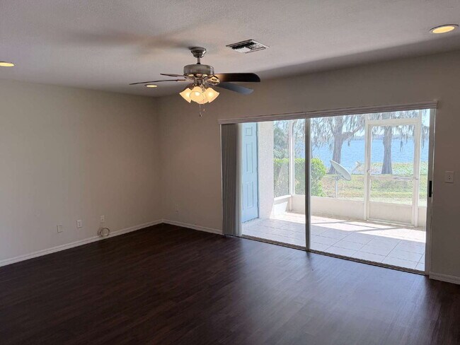 Building Photo - 2 Bedroom Lakeview Winter Haven Home Now Available for Rent!