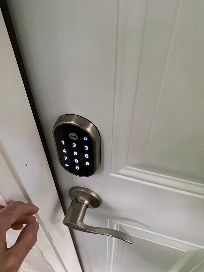 Building Photo - 225 S Germantown Rd