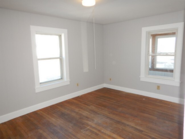 Building Photo - 92 Ledge St