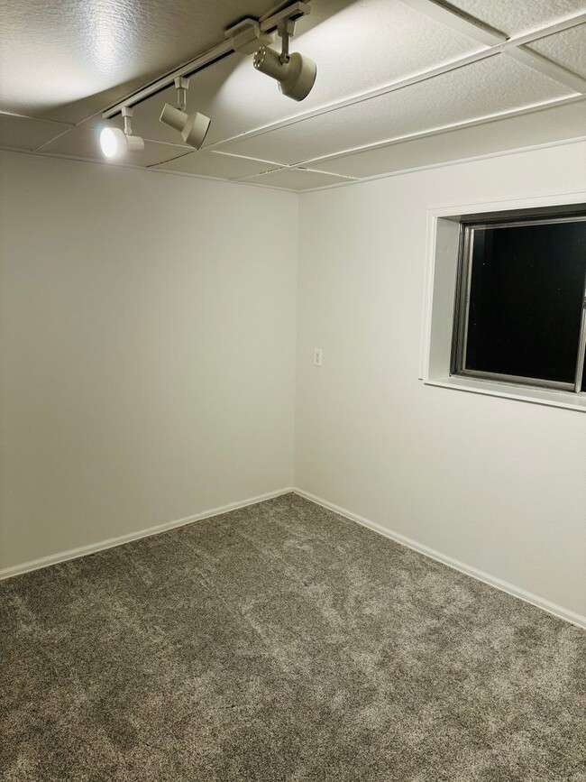 Foto del edificio - 4 Bed 2 Bath Home