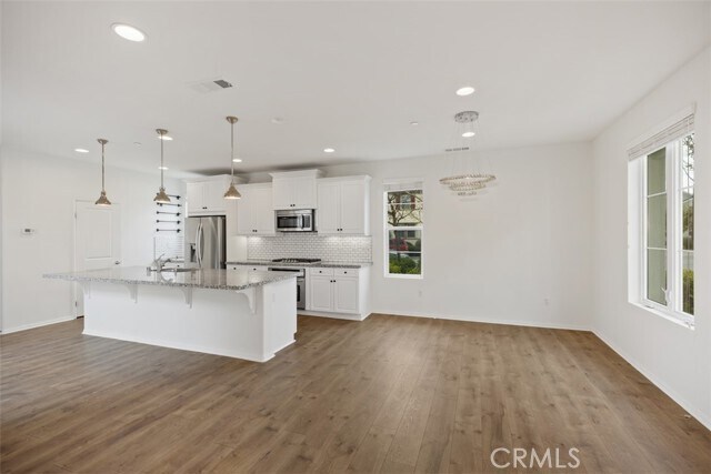 Building Photo - 123 Acamar