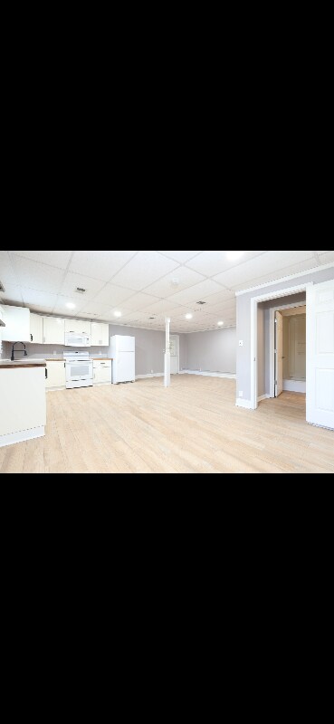 Foto del edificio - 225 Willow Lake Ln