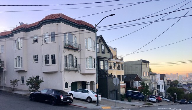 Building at corner of Arkansas and Maderia - 808 Arkansas St