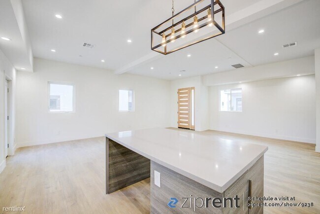 Building Photo - 4 br, 4 bath House - 5641 Riverton Avenue,...