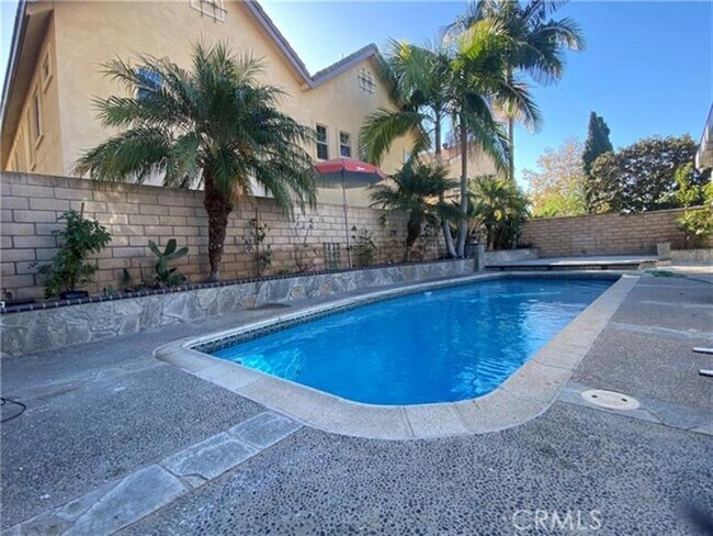 Building Photo - Irvine Home