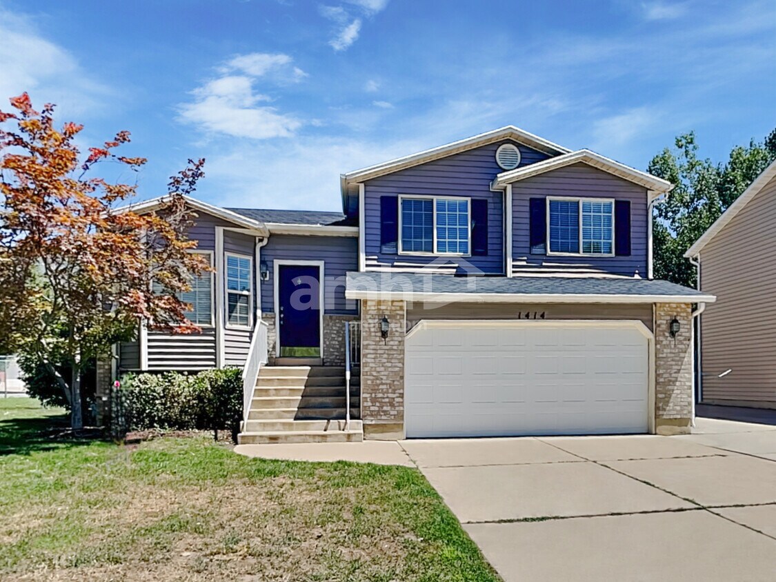 Primary Photo - 1414 Willow Valley Dr